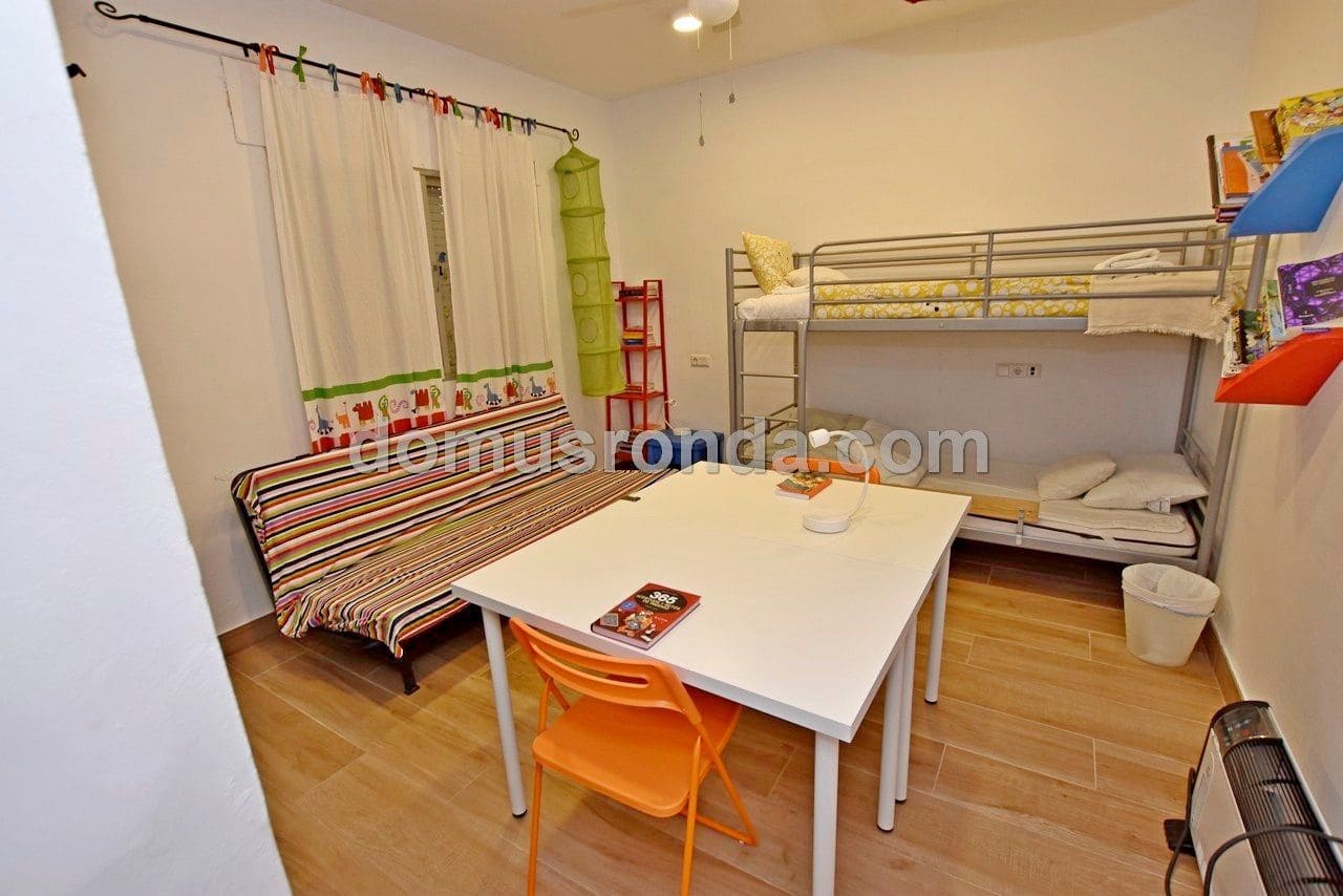 3 makuuhuone Huvila myytävänä paikassa Ronda mukana uima-altaan 
autotalli - 525 000 € (Ref: 6249115)