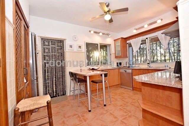 3 makuuhuone Huvila myytävänä paikassa Ronda mukana uima-altaan 
autotalli - 525 000 € (Ref: 6249115)