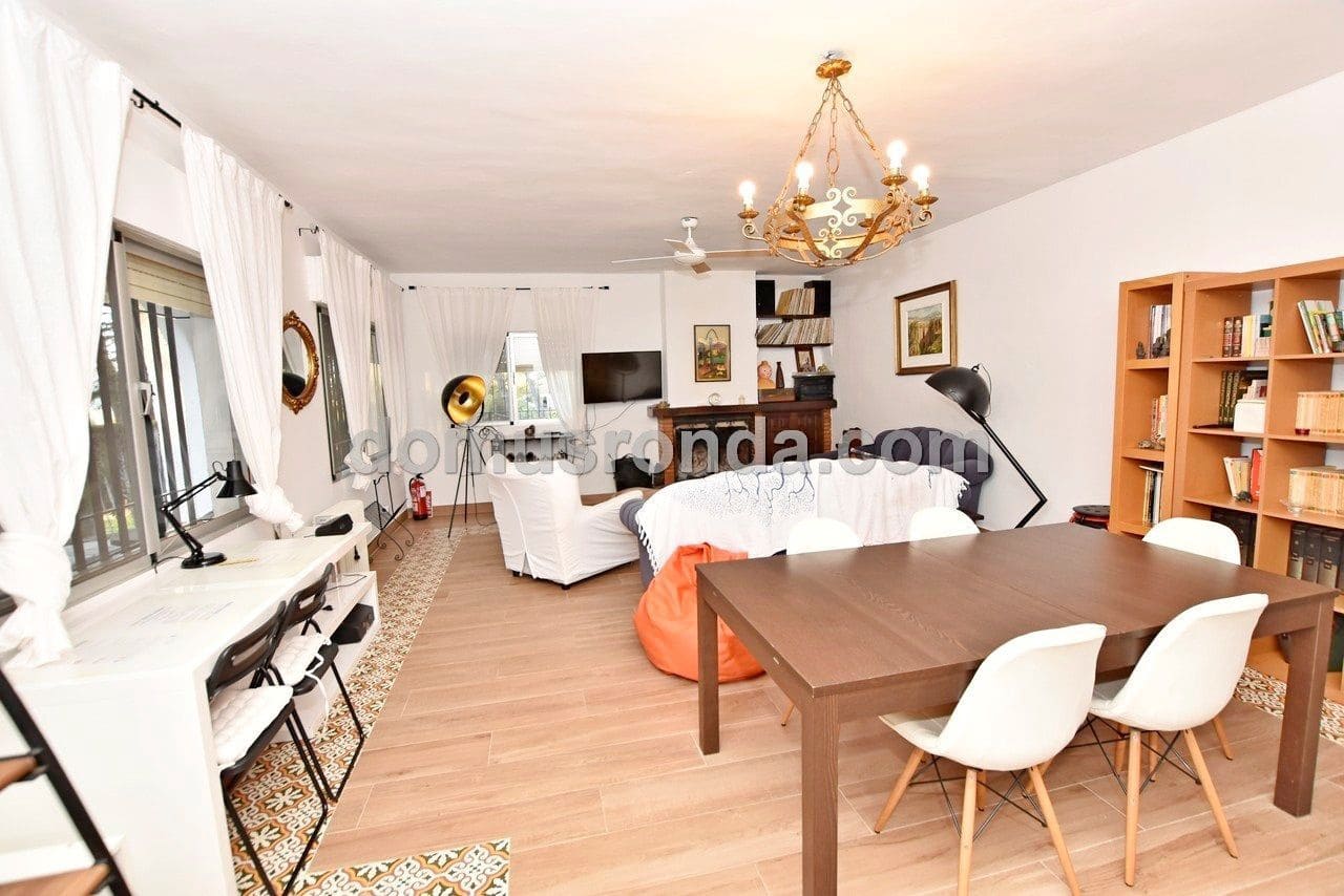 3 makuuhuone Huvila myytävänä paikassa Ronda mukana uima-altaan 
autotalli - 525 000 € (Ref: 6249115)