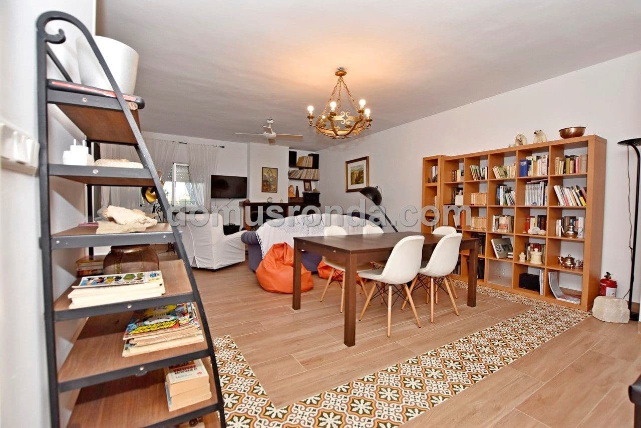 3 makuuhuone Huvila myytävänä paikassa Ronda mukana uima-altaan 
autotalli - 525 000 € (Ref: 6249115)