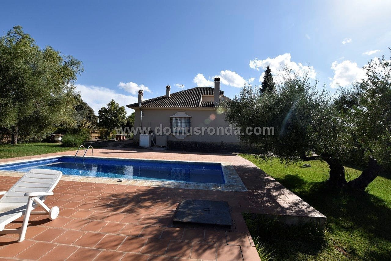 5 soveværelse Villa til salg i Ronda med swimmingpool - € 450.000 (Ref: 6249124)