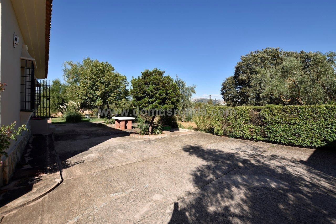 5 soveværelse Villa til salg i Ronda med swimmingpool - € 450.000 (Ref: 6249124)