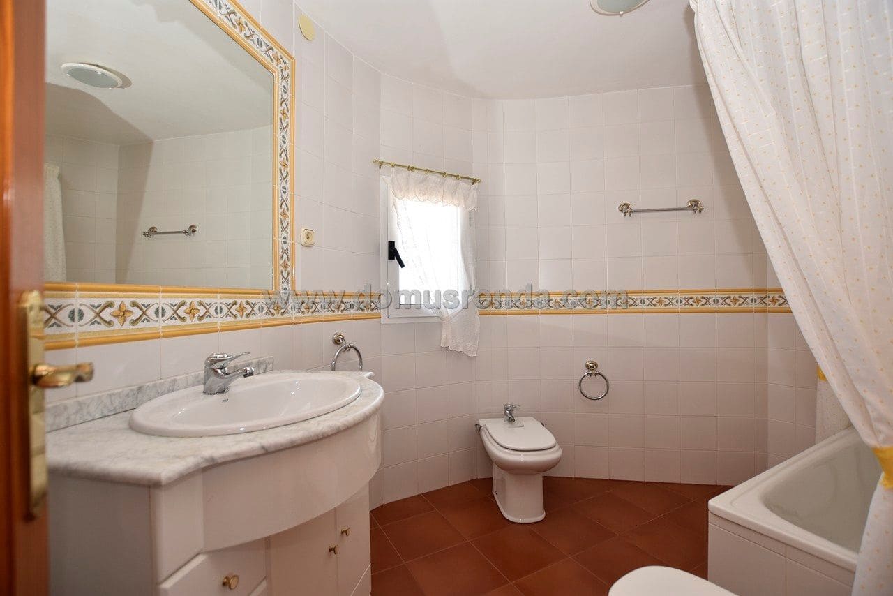 5 soveværelse Villa til salg i Ronda med swimmingpool - € 450.000 (Ref: 6249124)