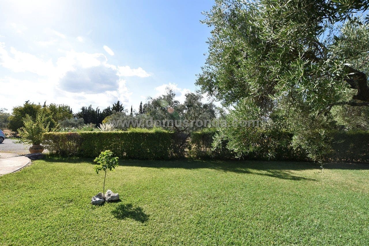 5 soveværelse Villa til salg i Ronda med swimmingpool - € 450.000 (Ref: 6249124)