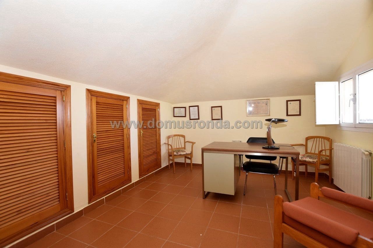 5 soveværelse Villa til salg i Ronda med swimmingpool - € 450.000 (Ref: 6249124)