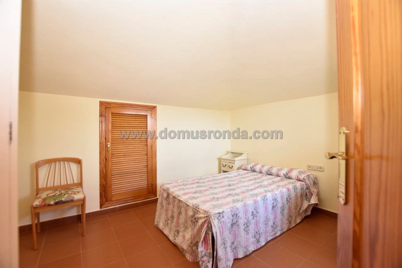 5 soveværelse Villa til salg i Ronda med swimmingpool - € 450.000 (Ref: 6249124)