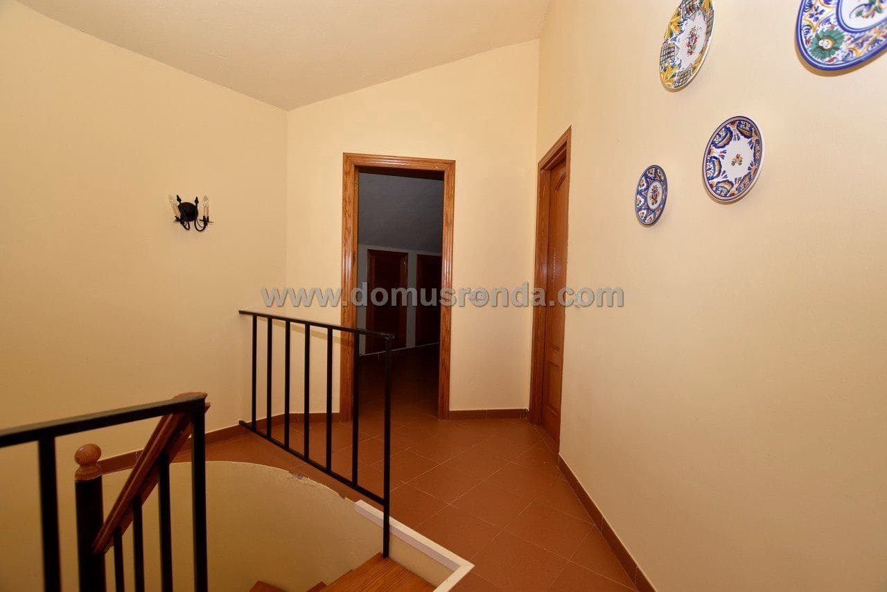 5 soveværelse Villa til salg i Ronda med swimmingpool - € 450.000 (Ref: 6249124)