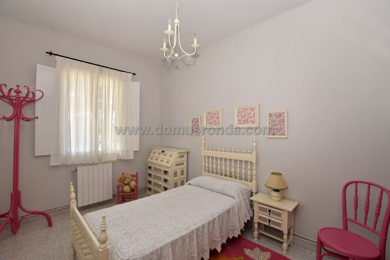 5 soveværelse Villa til salg i Ronda med swimmingpool - € 450.000 (Ref: 6249124)