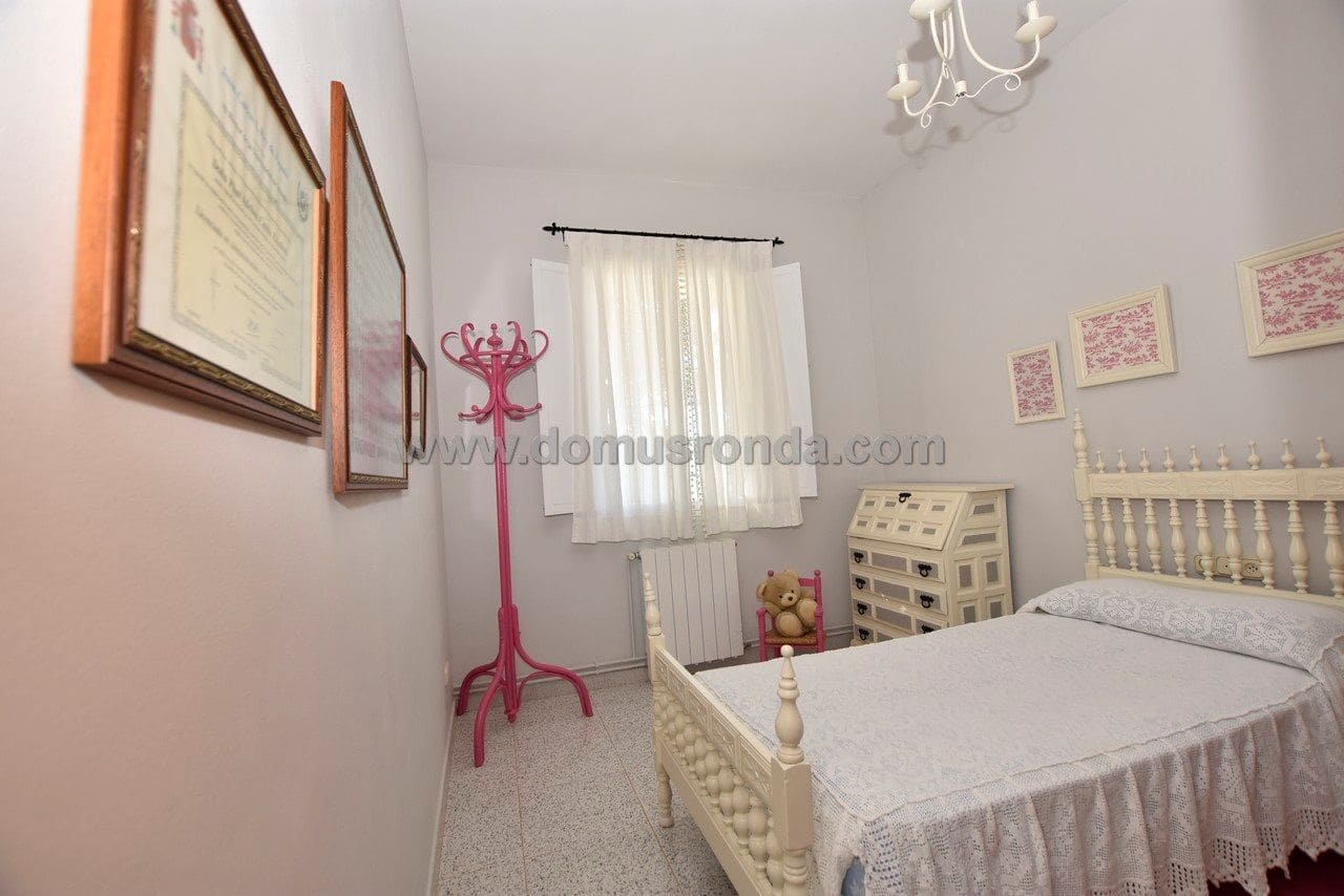 5 soveværelse Villa til salg i Ronda med swimmingpool - € 450.000 (Ref: 6249124)