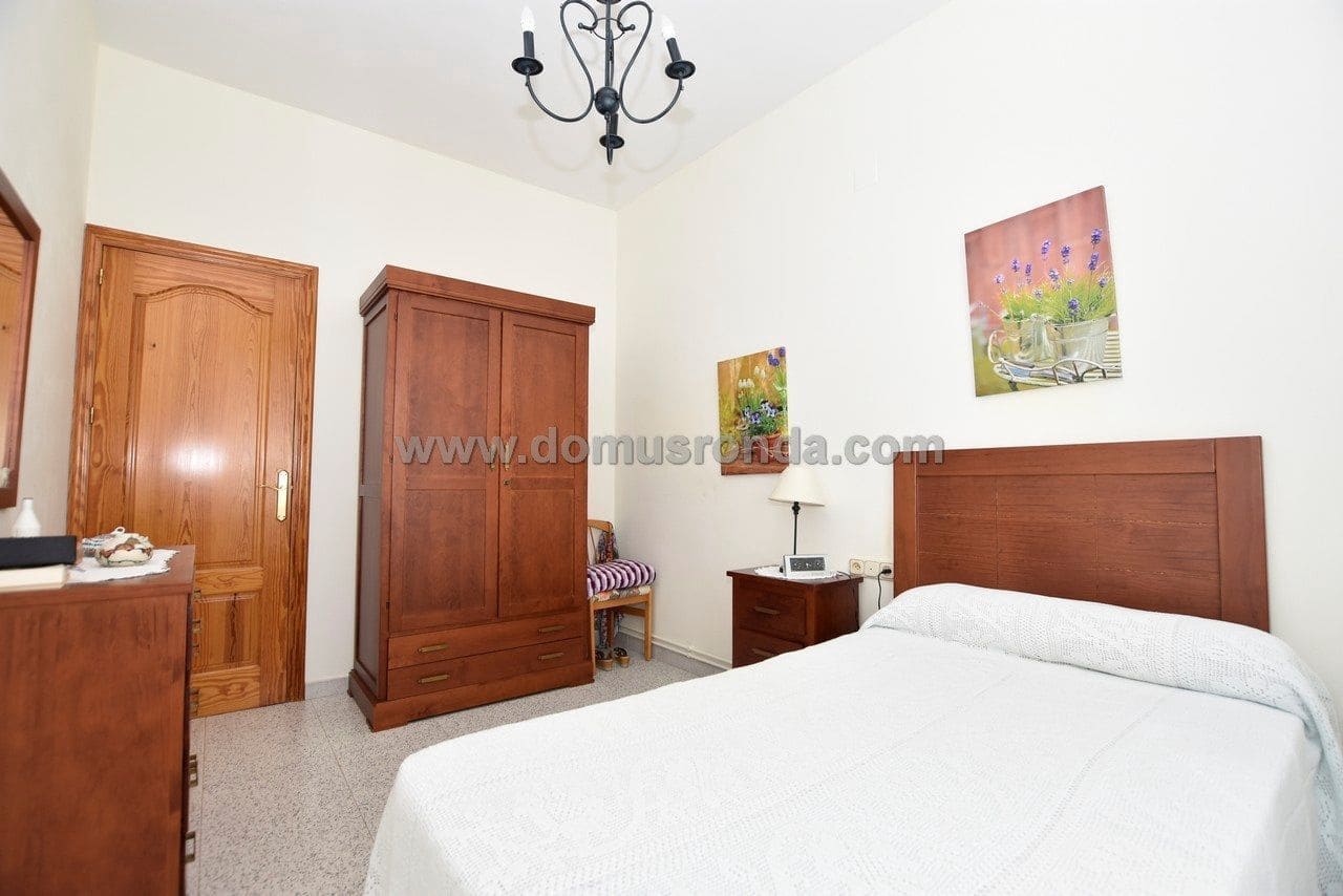 5 soveværelse Villa til salg i Ronda med swimmingpool - € 450.000 (Ref: 6249124)