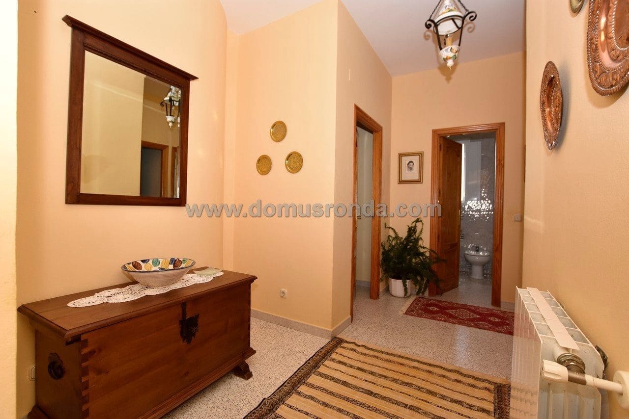 5 soveværelse Villa til salg i Ronda med swimmingpool - € 450.000 (Ref: 6249124)