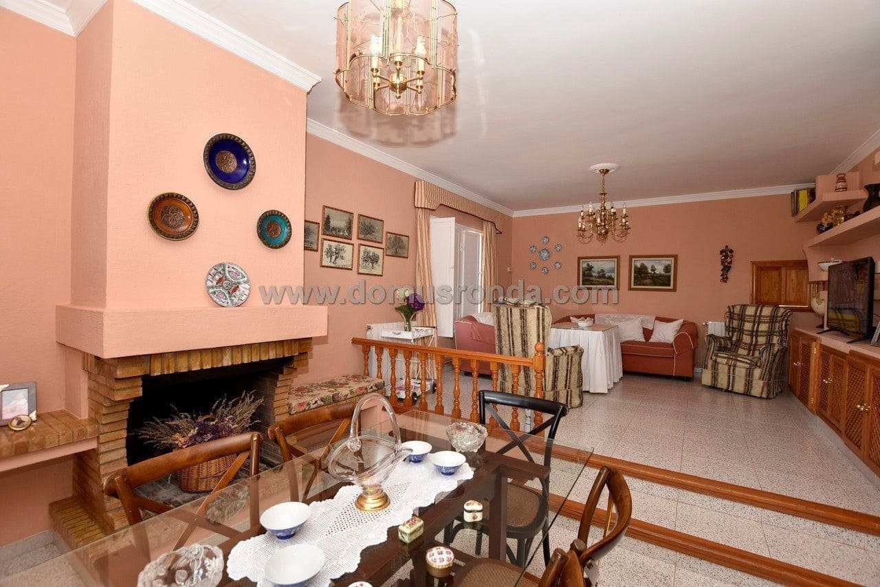 5 soveværelse Villa til salg i Ronda med swimmingpool - € 450.000 (Ref: 6249124)