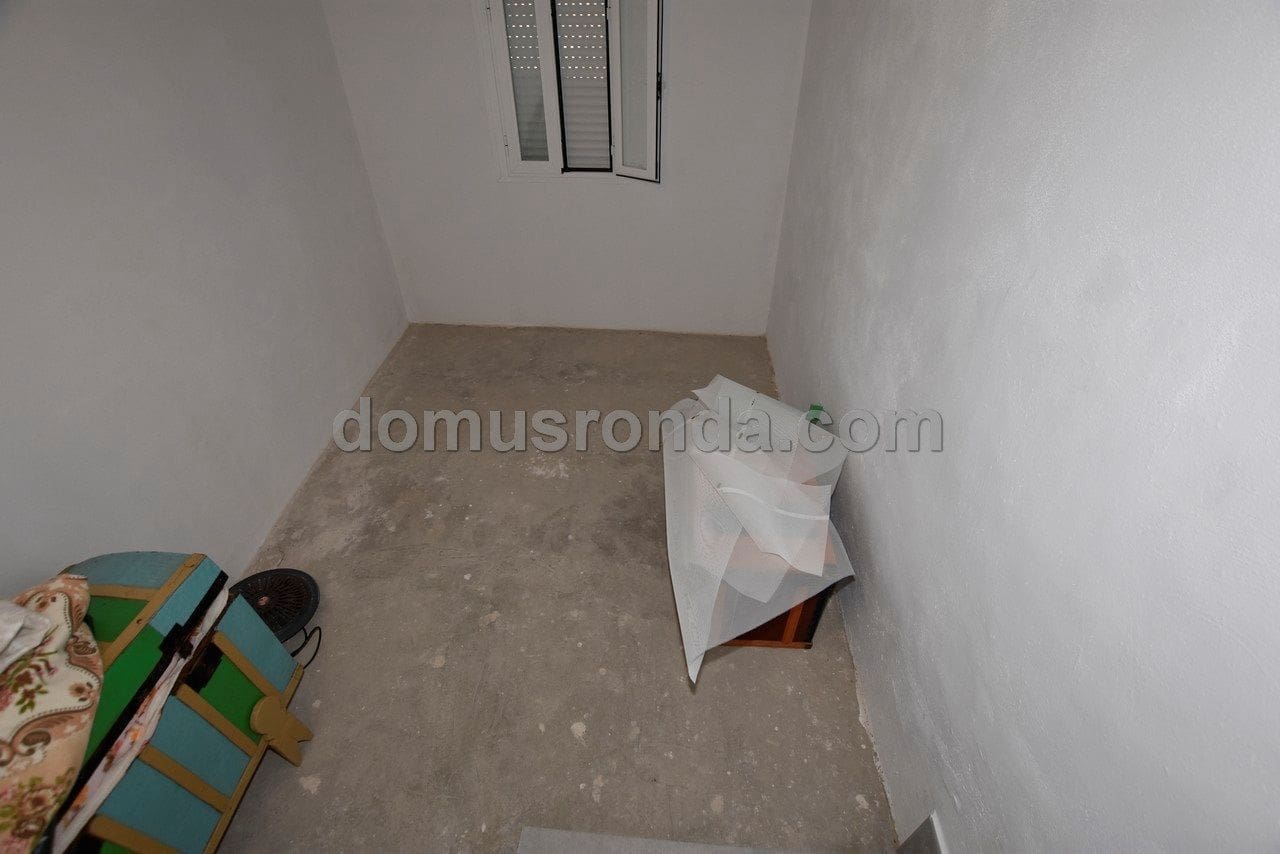 4 Zimmer Villa zu verkaufen in Cuevas del Becerro mit Garage - 115.000 € (Ref: 6617933)