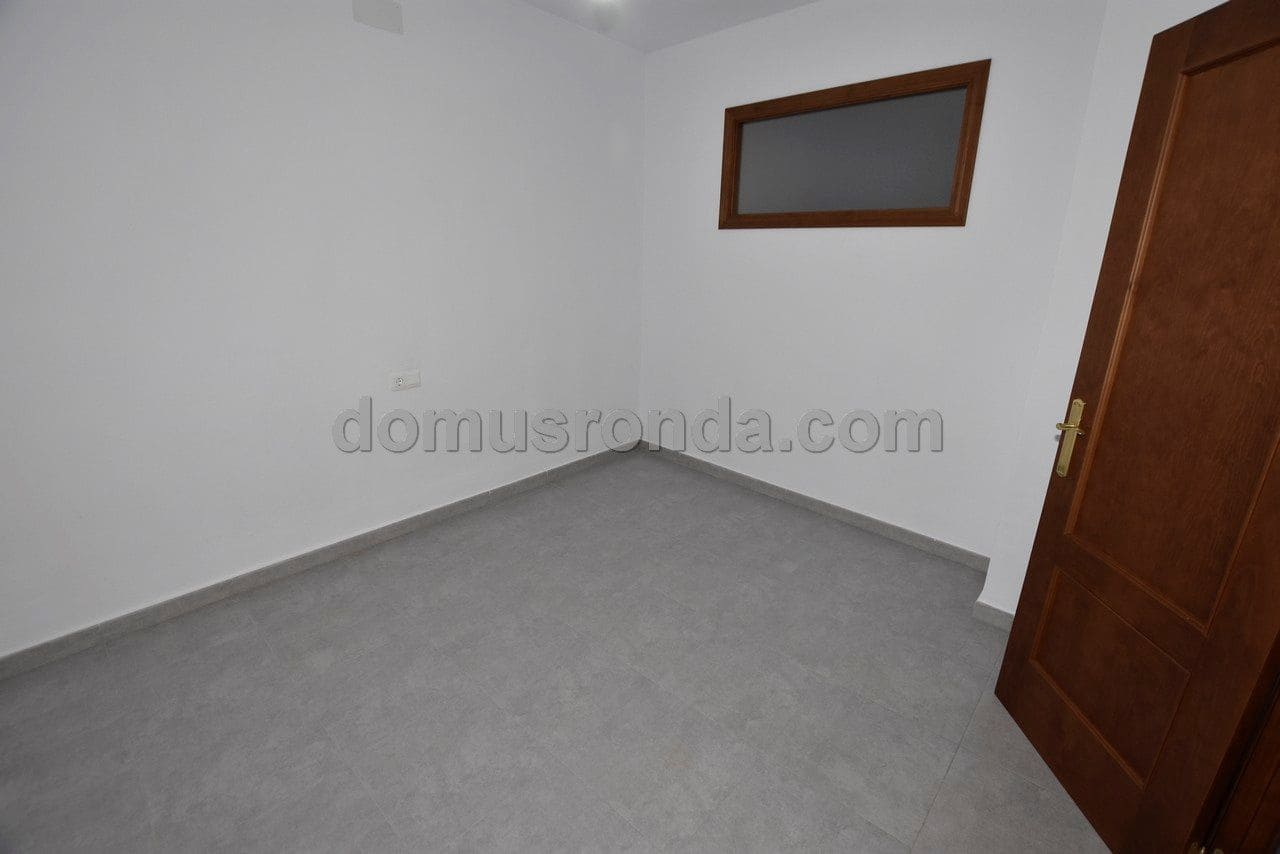 4 Zimmer Villa zu verkaufen in Cuevas del Becerro mit Garage - 115.000 € (Ref: 6617933)