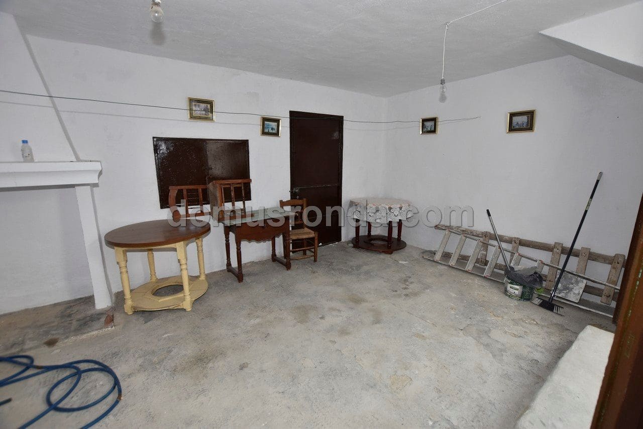 4 Zimmer Villa zu verkaufen in Cuevas del Becerro mit Garage - 115.000 € (Ref: 6617933)