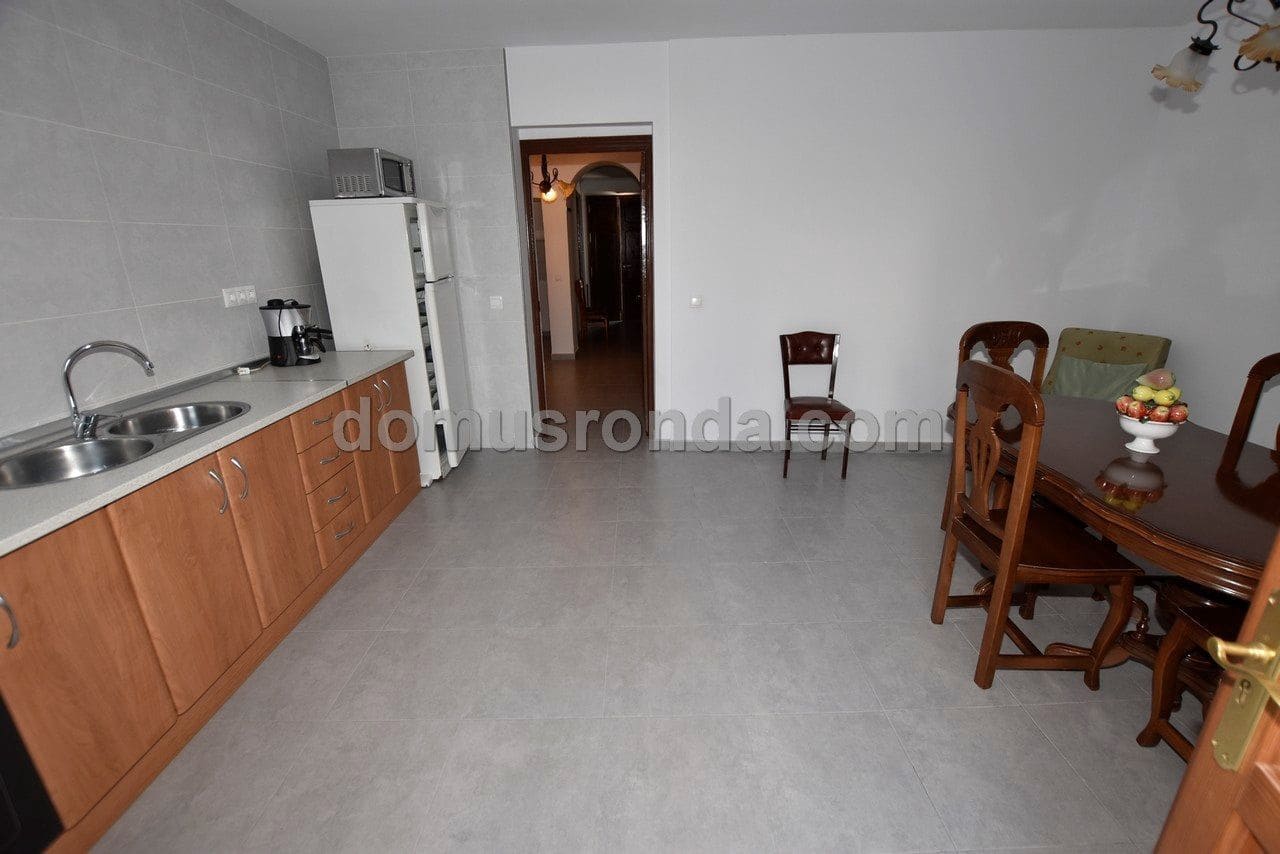 4 Zimmer Villa zu verkaufen in Cuevas del Becerro mit Garage - 115.000 € (Ref: 6617933)