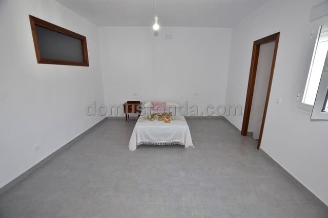 4 Zimmer Villa zu verkaufen in Cuevas del Becerro mit Garage - 115.000 € (Ref: 6617933)