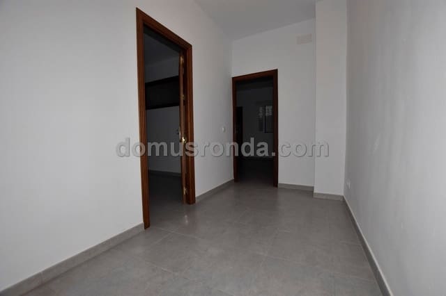 4 Zimmer Villa zu verkaufen in Cuevas del Becerro mit Garage - 115.000 € (Ref: 6617933)