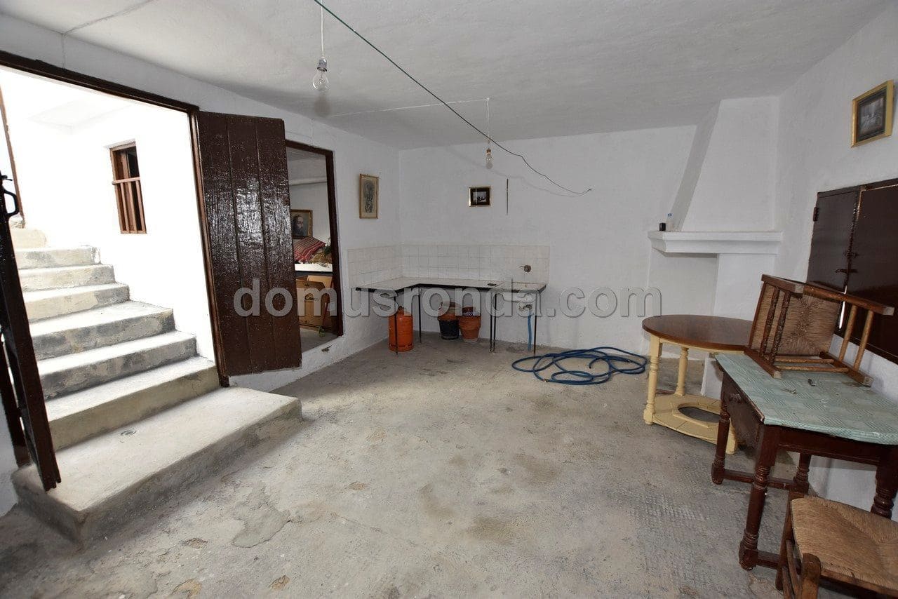 4 Zimmer Villa zu verkaufen in Cuevas del Becerro mit Garage - 115.000 € (Ref: 6617933)