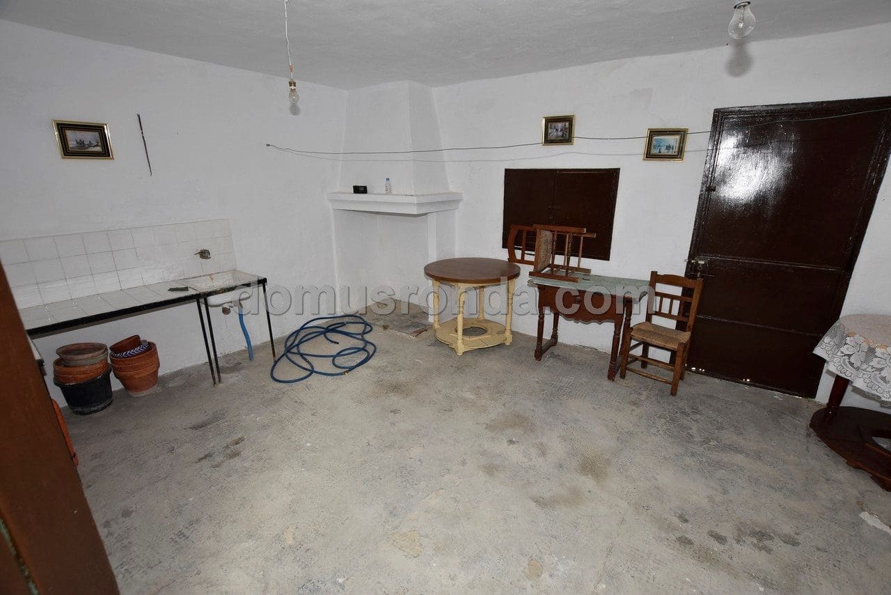 4 Zimmer Villa zu verkaufen in Cuevas del Becerro mit Garage - 115.000 € (Ref: 6617933)