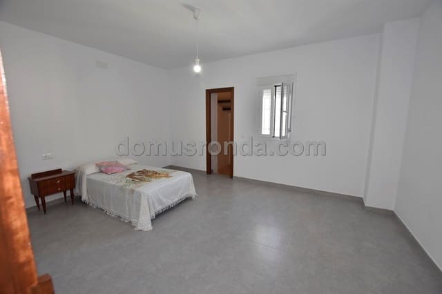 4 Zimmer Villa zu verkaufen in Cuevas del Becerro mit Garage - 115.000 € (Ref: 6617933)