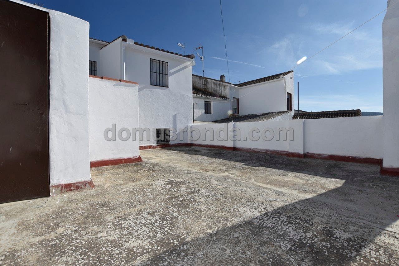 4 Zimmer Villa zu verkaufen in Cuevas del Becerro mit Garage - 115.000 € (Ref: 6617933)