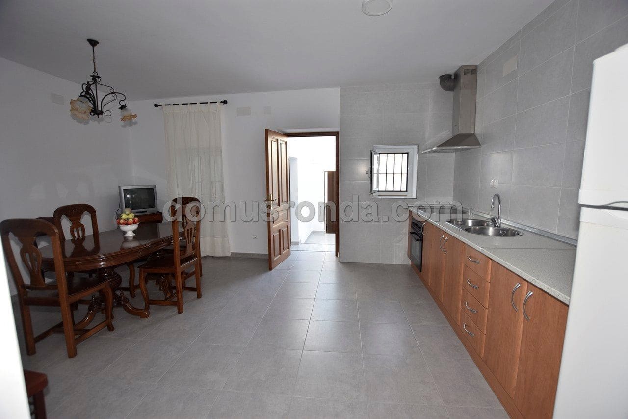 4 Zimmer Villa zu verkaufen in Cuevas del Becerro mit Garage - 115.000 € (Ref: 6617933)