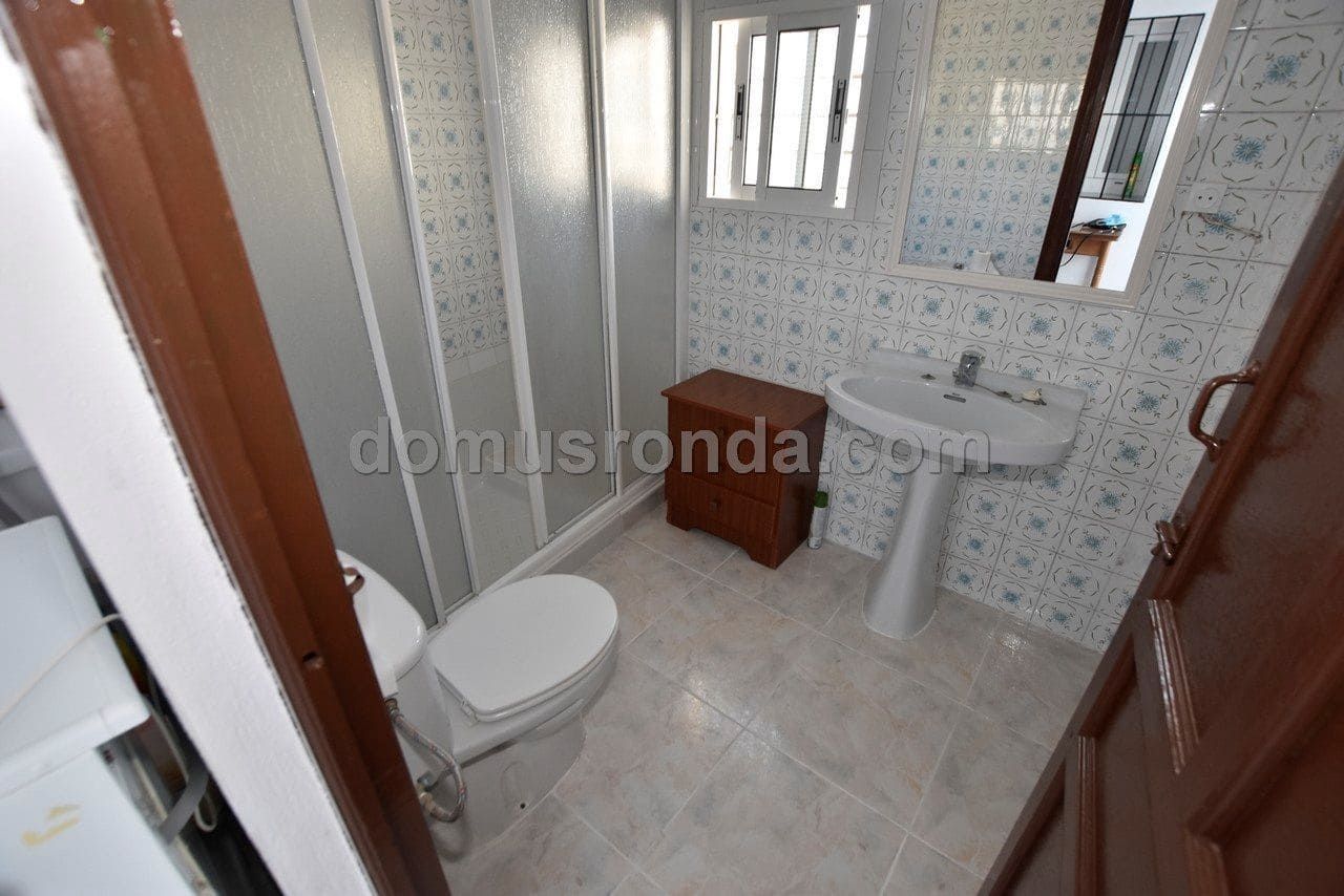 4 Zimmer Villa zu verkaufen in Cuevas del Becerro mit Garage - 115.000 € (Ref: 6617933)