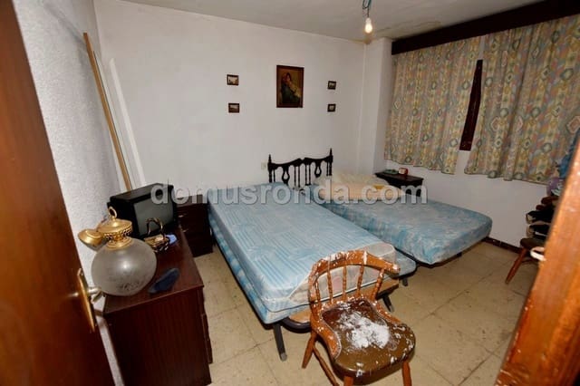 Chalet de 6 habitaciones en Ronda en venta - 156.000 € (Ref: 6676425)