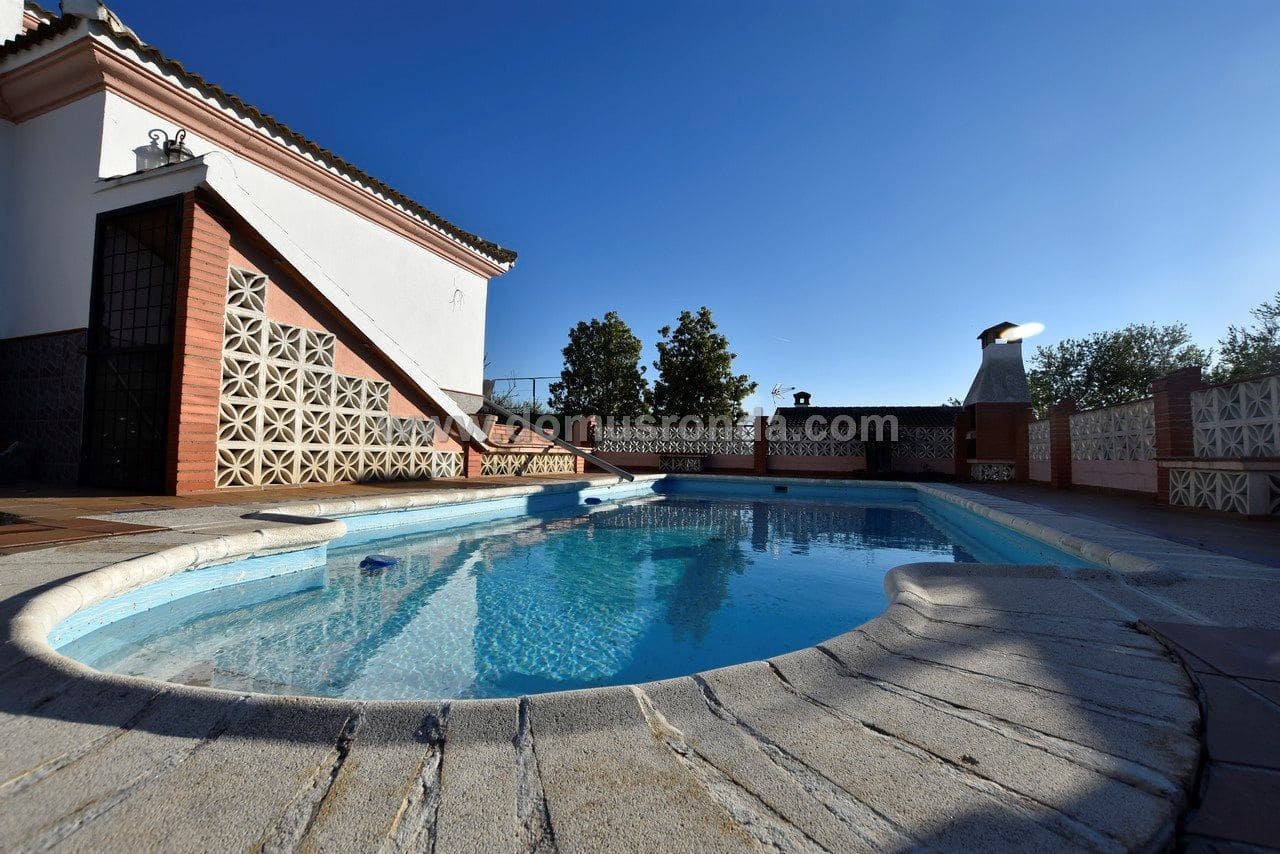 4 bedroom Villa for rent in Arriate with pool garage - € 2,700 (Ref: 6761175)