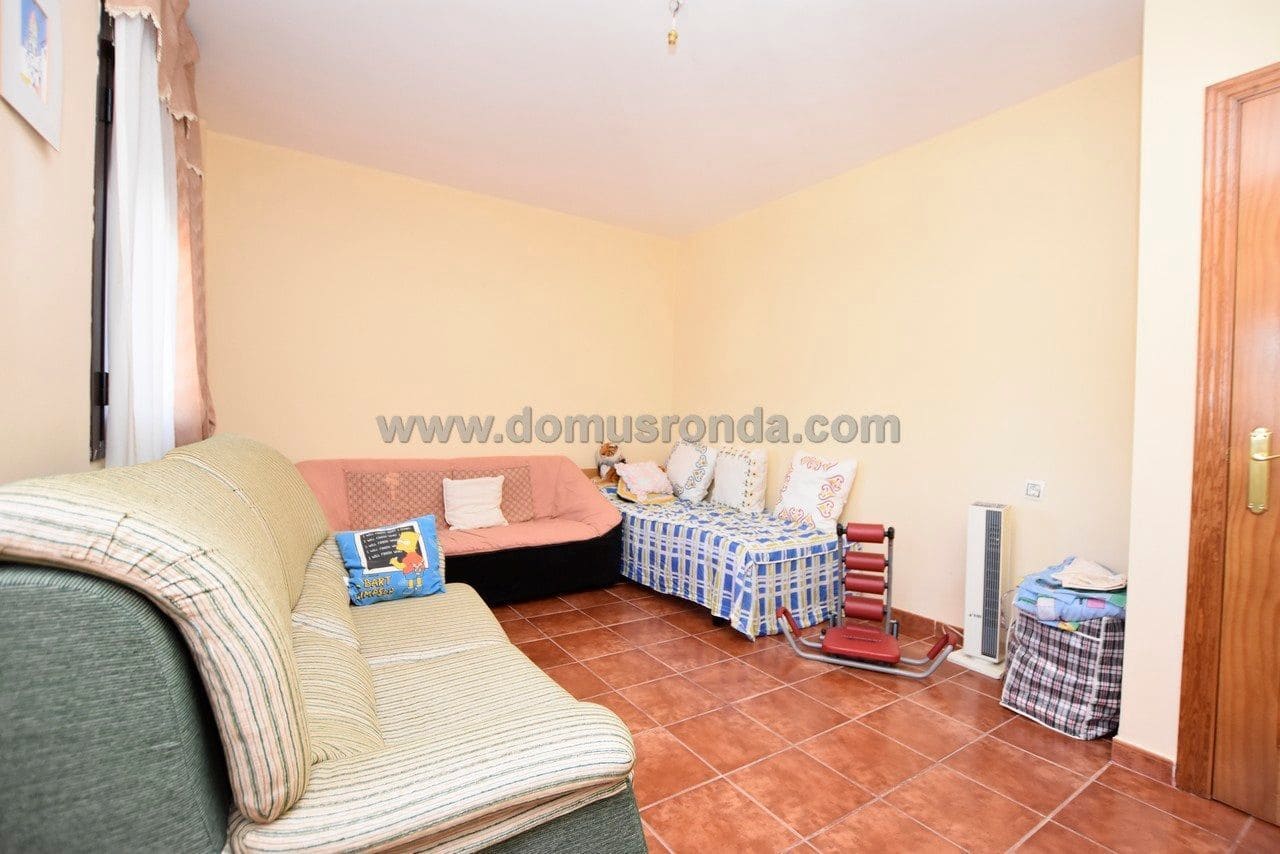 4 bedroom Villa for rent in Arriate with pool garage - € 2,700 (Ref: 6761175)