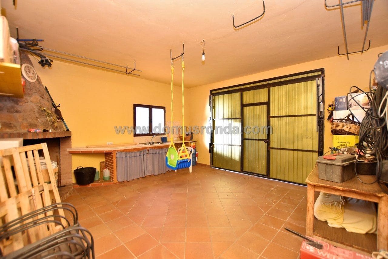 4 bedroom Villa for rent in Arriate with pool garage - € 2,700 (Ref: 6761175)