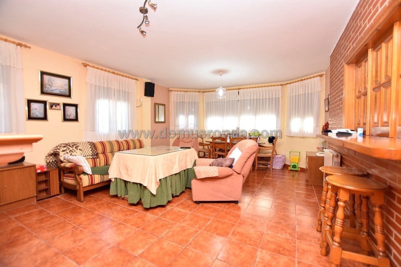 4 bedroom Villa for rent in Arriate with pool garage - € 2,700 (Ref: 6761175)