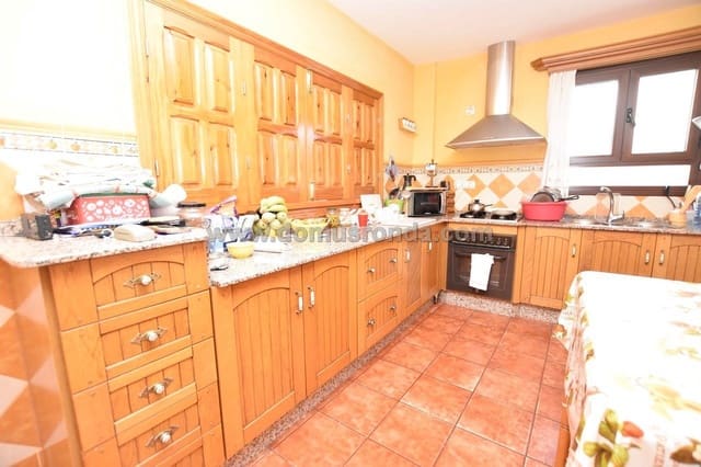 4 soveværelse Villa til leje i Arriate med swimmingpool garage - € 2.700 (Ref: 6761175)