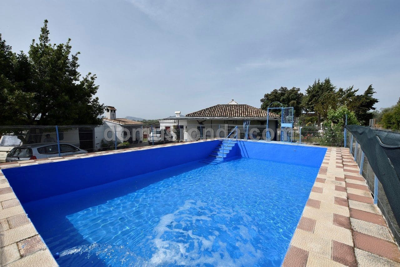 4 soveværelse Villa til salg i Ronda med swimmingpool - € 225.000 (Ref: 6859634)