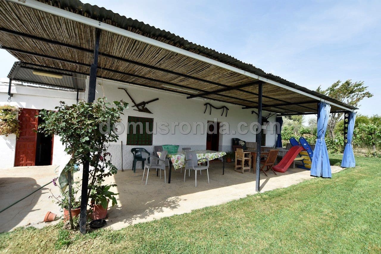 4 soveværelse Villa til salg i Ronda med swimmingpool - € 225.000 (Ref: 6859634)