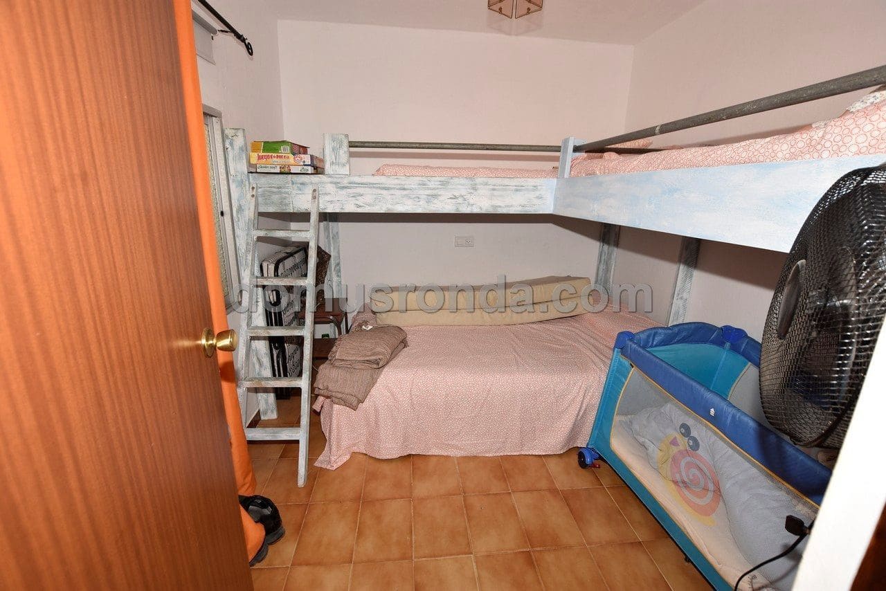 4 soveværelse Villa til salg i Ronda med swimmingpool - € 225.000 (Ref: 6859634)