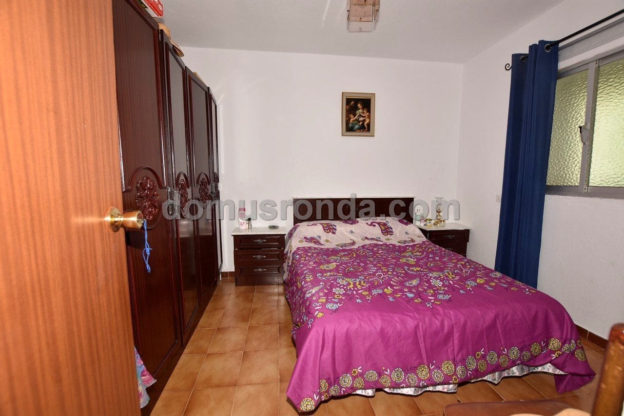 4 soveværelse Villa til salg i Ronda med swimmingpool - € 225.000 (Ref: 6859634)