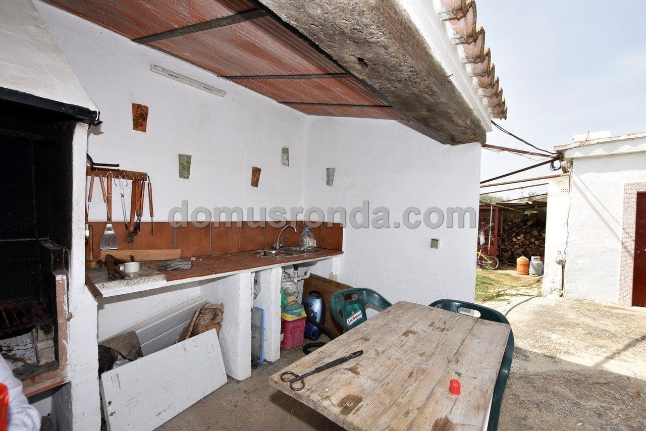 4 soveværelse Villa til salg i Ronda med swimmingpool - € 225.000 (Ref: 6859634)