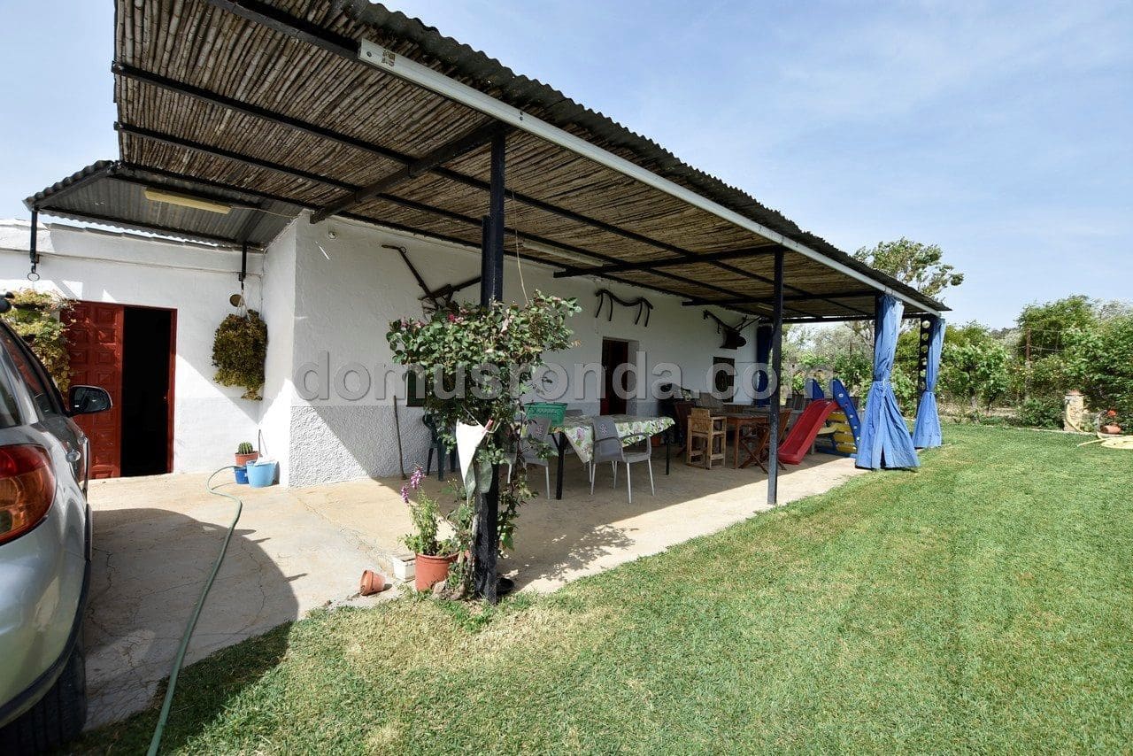 4 soveværelse Villa til salg i Ronda med swimmingpool - € 225.000 (Ref: 6859634)