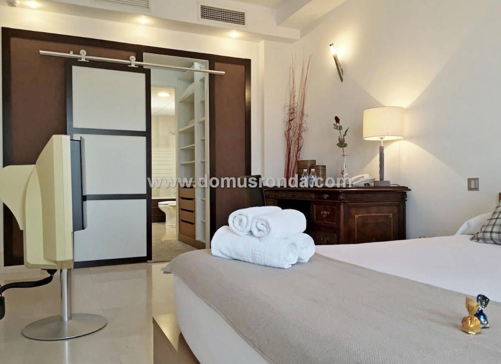 7 bedroom Villa for sale in Ronda with garage - € 760,000 (Ref: 6893249)