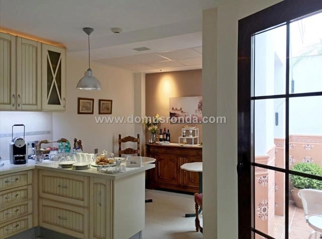 7 bedroom Villa for sale in Ronda with garage - € 760,000 (Ref: 6893249)
