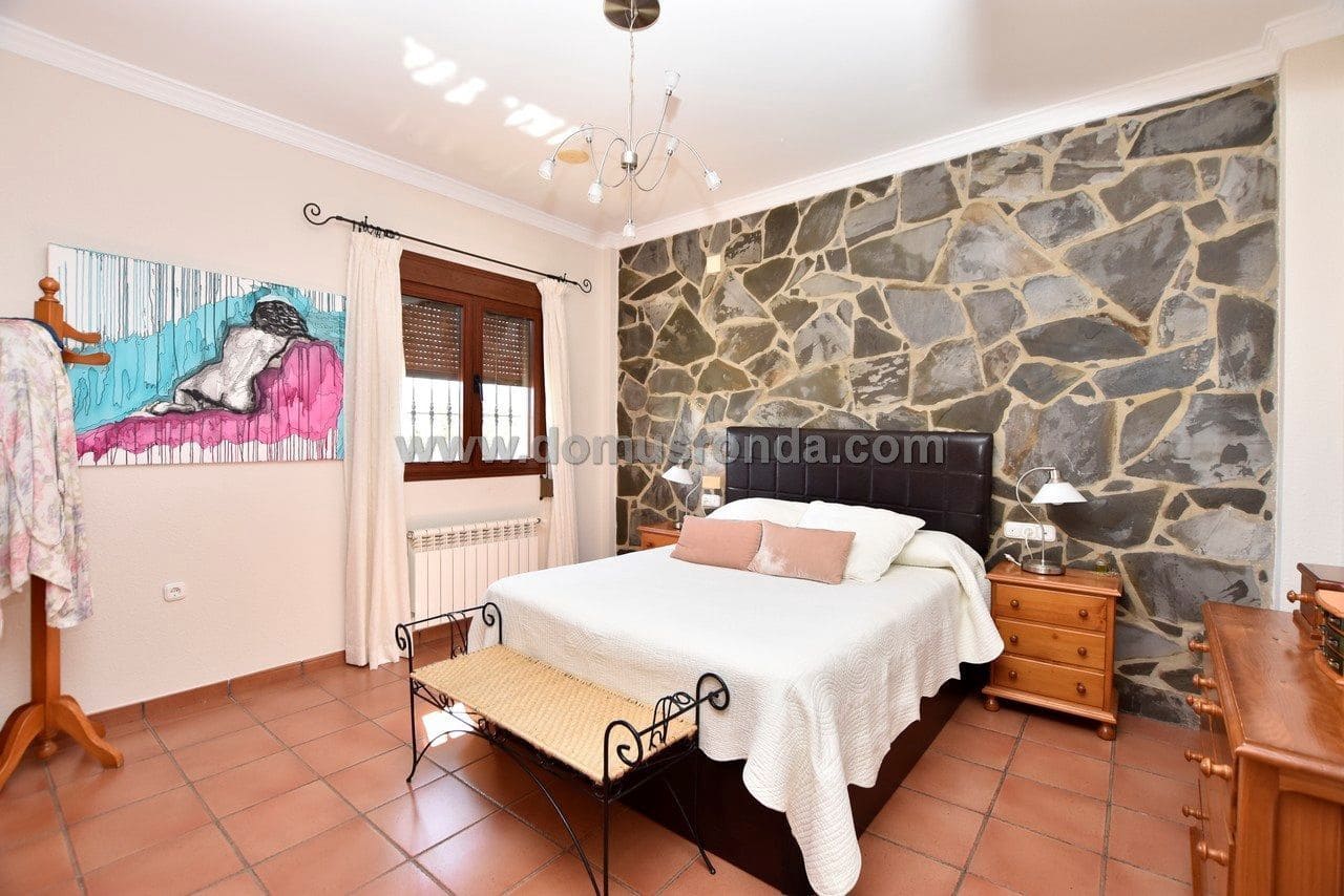 5 quarto Moradia para venda em Ronda com piscina garagem - 900 000 € (Ref: 7770517)