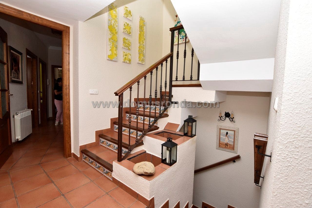 5 quarto Moradia para venda em Ronda com piscina garagem - 900 000 € (Ref: 7770517)