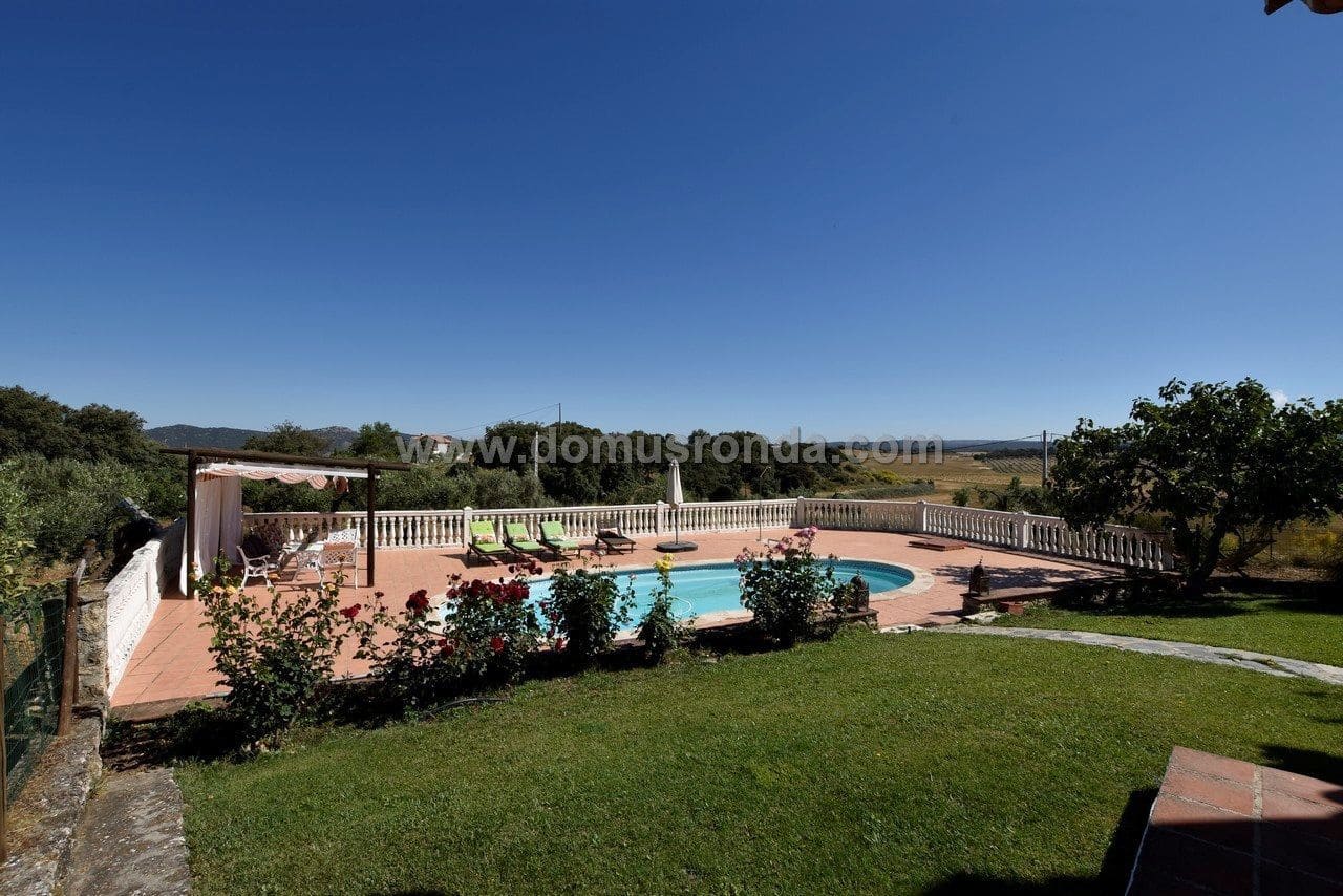 5 quarto Moradia para venda em Ronda com piscina garagem - 900 000 € (Ref: 7770517)