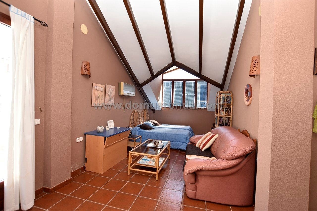 5 quarto Moradia para venda em Ronda com piscina garagem - 900 000 € (Ref: 7770517)