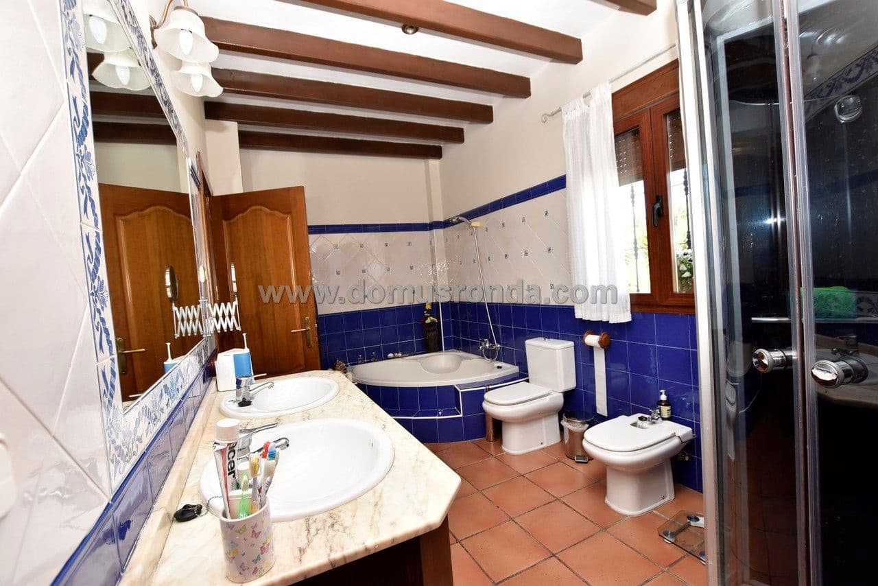 5 quarto Moradia para venda em Ronda com piscina garagem - 900 000 € (Ref: 7770517)