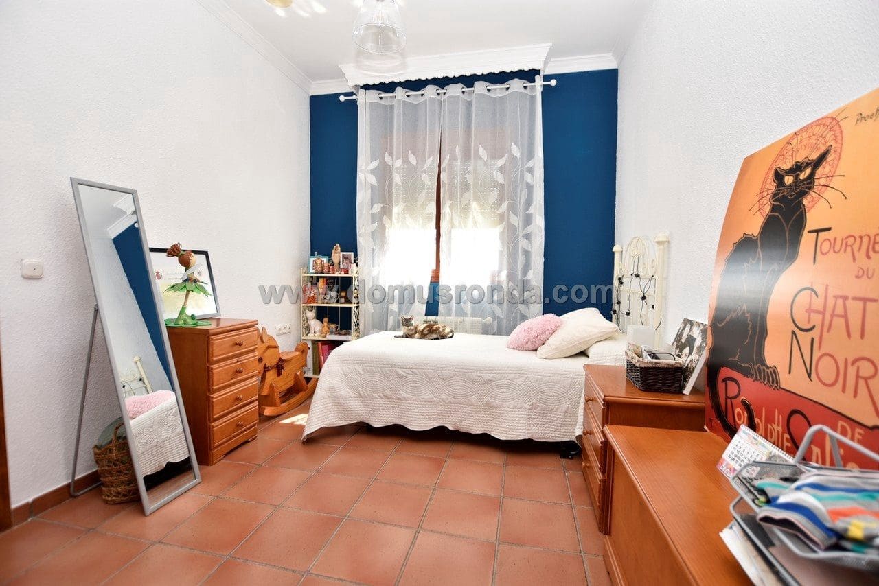 5 quarto Moradia para venda em Ronda com piscina garagem - 900 000 € (Ref: 7770517)