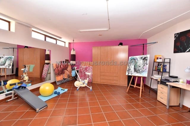 5 bedroom Villa for sale in Ronda with pool garage - € 900,000 (Ref: 7770517)