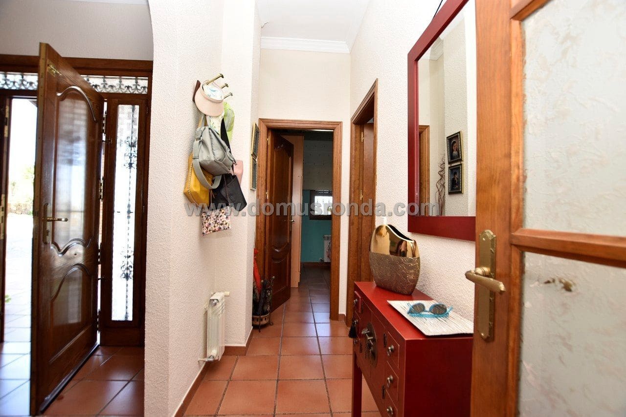 5 quarto Moradia para venda em Ronda com piscina garagem - 900 000 € (Ref: 7770517)